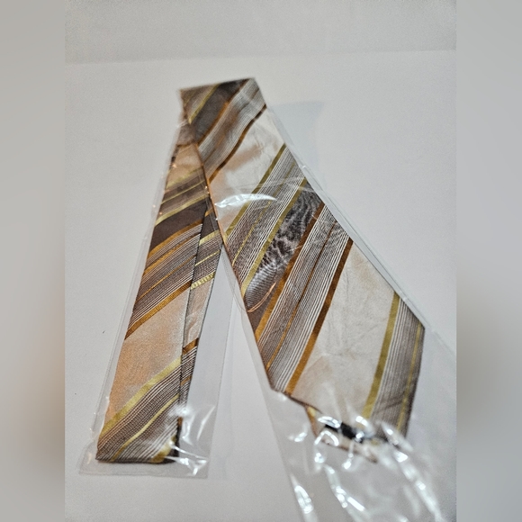 Geoffrey Beene Men's 100% Silk Neck Tie Size 3.75 x 57 - Picture 2 of 6